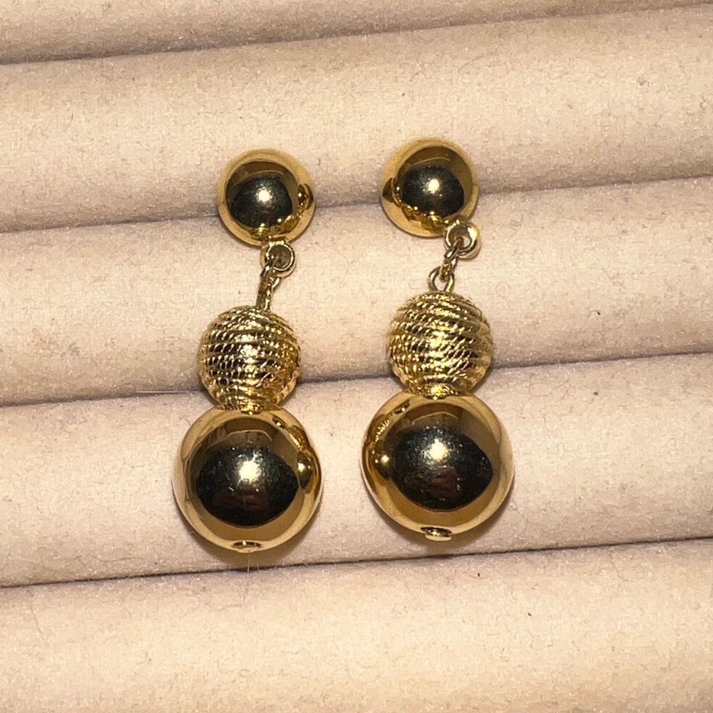 ⭐️Vintage Gold Tone Triple Beaded Dangle Earrings - Picture 2 of 5